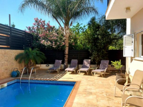 3bdr villa-pool/700m from a blue flag beach!